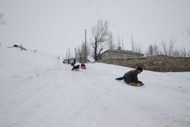 Yüksekovalı çocukların kızak keyfi G2