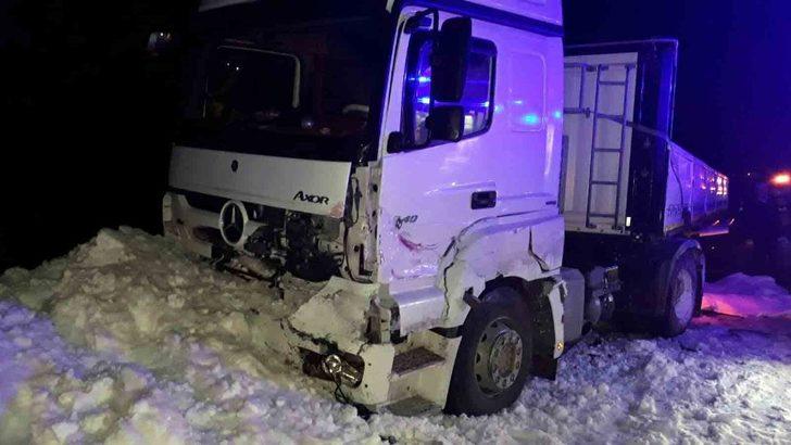 Tatvan’da zincirleme trafik kazası: 2 ölü, 3 yaralı G1