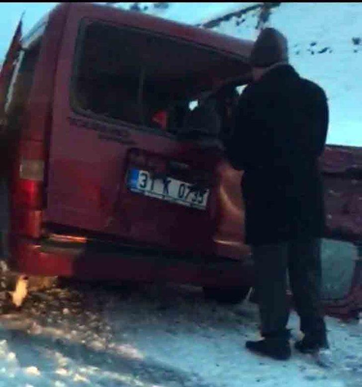 Tatvan’da zincirleme trafik kazası: 2 ölü, 3 yaralı G4