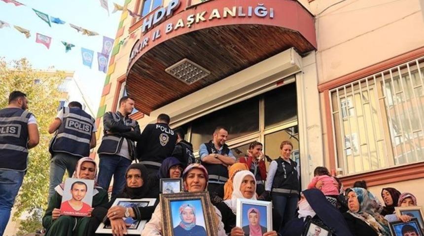 Evlat nöbetinde bir aile daha evladına kavuştu