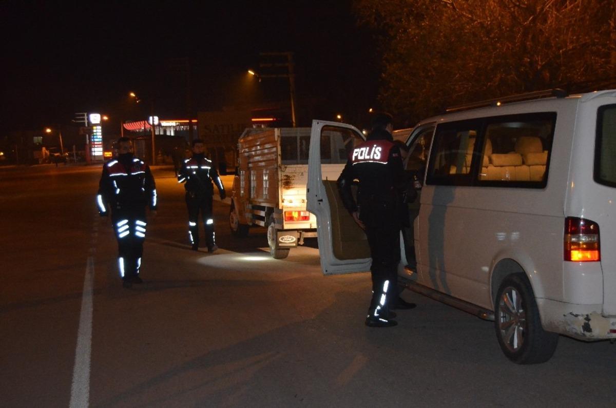 Osmaniye&rsquo;de polis uygulaması