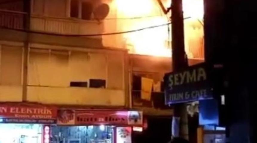 İzmir'de korkutan yangın! Ev alev alev yandı
