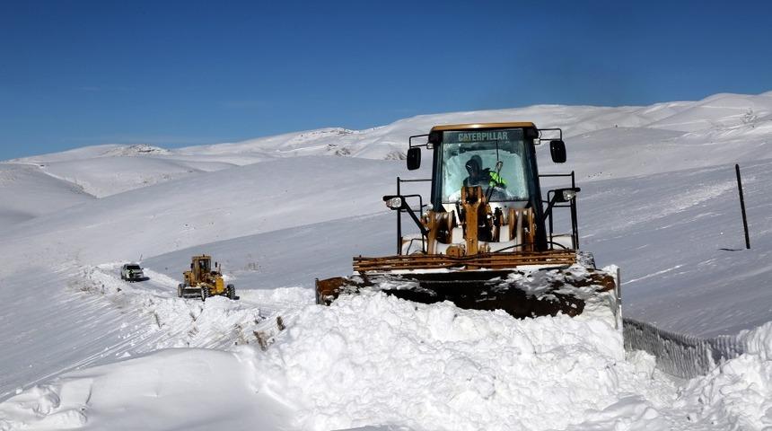 Van&rsquo;da 146 yerleşim yeri yolu ulaşıma kapalı