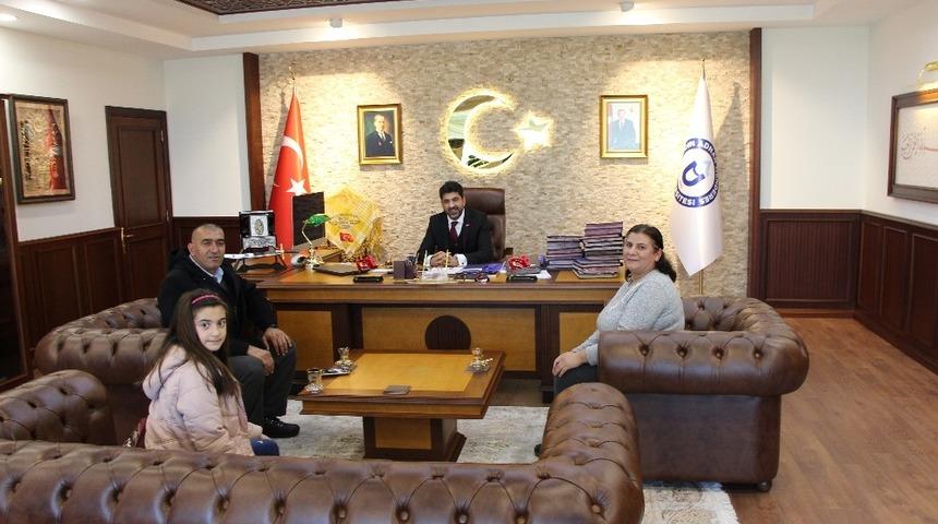 İmer ailesinden Rekt&ouml;r Aldemir&rsquo;e teşekk&uuml;r ziyareti