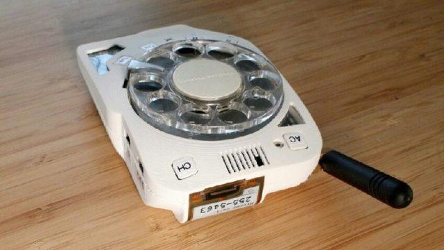 Nostaljik çevirmeli telefon dokunma hissi veriyor