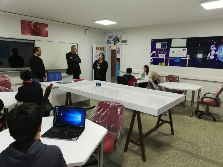 Kodlama ve yazılım sınıfını gezdiler G4