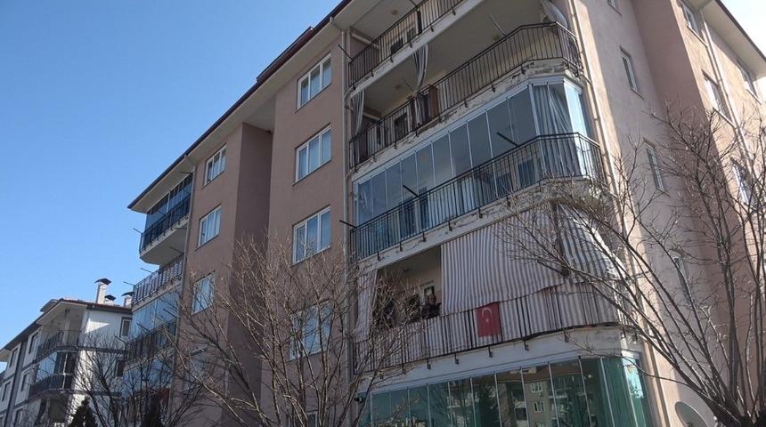 Komşusunun evinde yaralı bulduğu kadın hastanede öldü