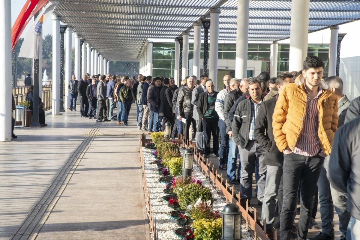 B&uuml;y&uuml;kşehir Belediyesinin 184 şof&ouml;r alımına 744 kişi başvurdu
