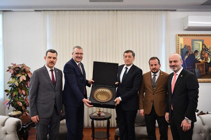 Deprem sebebiyle yıkılan okulun altına otopark inşa edilecek G1