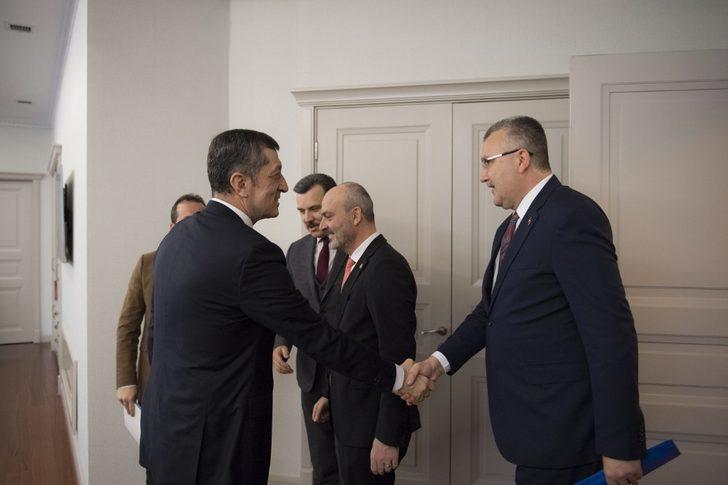 Deprem sebebiyle yıkılan okulun altına otopark inşa edilecek G3