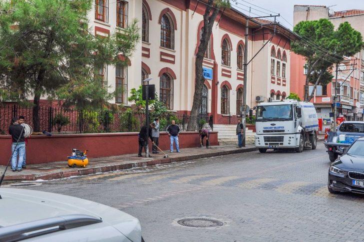 Deprem sebebiyle yıkılan okulun altına otopark inşa edilecek G4