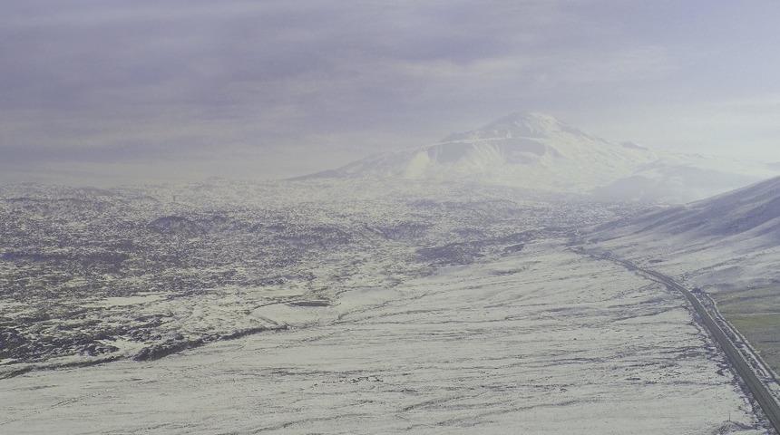 Ağrı Dağı etekleri ile Iğdır&rsquo;ın y&uuml;ksek kesimlerine kar yağdı