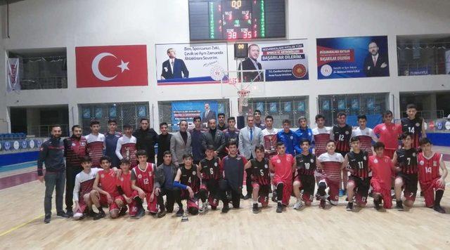 Hakkari’de U18 Erkekler Basketbol Turnuvası