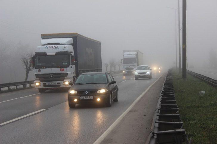 Kocaeli’de yoğun sis sürücülere zor anlar yaşattı G1