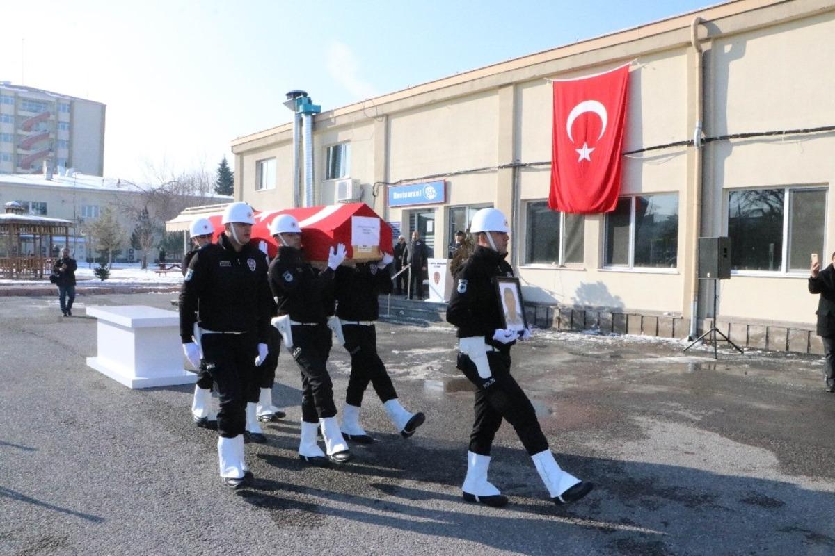 Hayatını kaybeden polis memuruna g&ouml;z&uuml; yaşlı veda