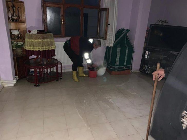 Evini su basan vatandaşın yardımına belediye başkanı koştu G3