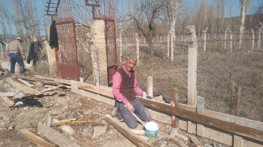 Hisarcık’ta yaya kaldırımına ihata duvarı