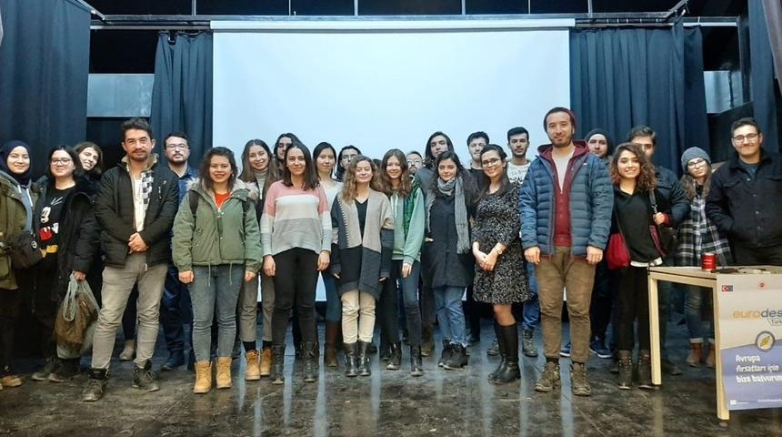 Gençlere Avrupa fırsatları anlatılıyor