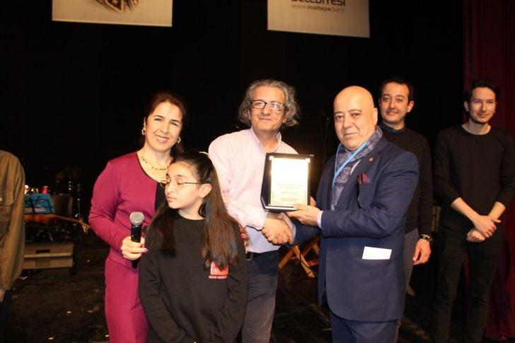 Nihavent makamının en güzel eserlerini, renklere dokunarak çaldılar G1