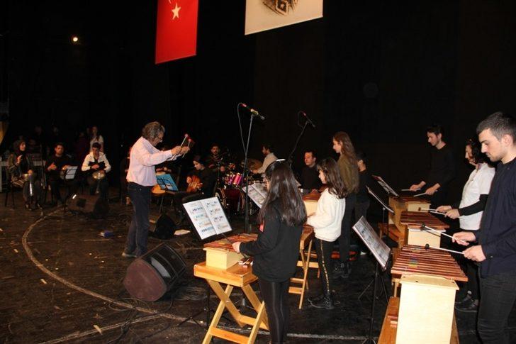 Nihavent makamının en güzel eserlerini, renklere dokunarak çaldılar G3