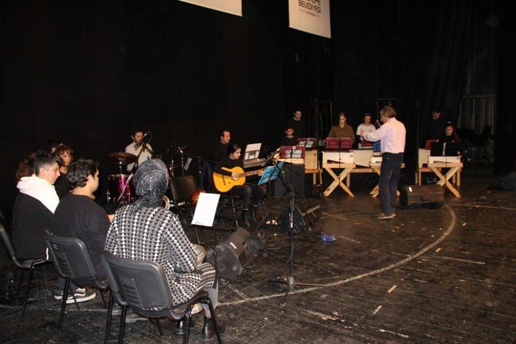 Nihavent makamının en güzel eserlerini, renklere dokunarak çaldılar G5