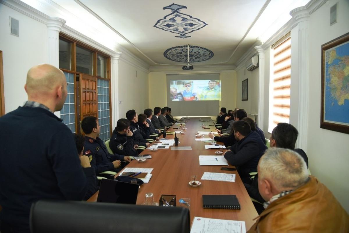 Dursunbey b&uuml;y&uuml;k organizasyona hazırlanıyor