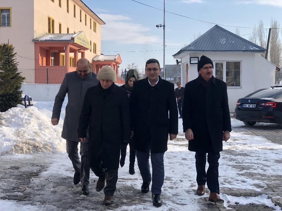 Kaymakam Ers&ouml;z, bakım evlerindeki &ccedil;ocukları ziyaret etti