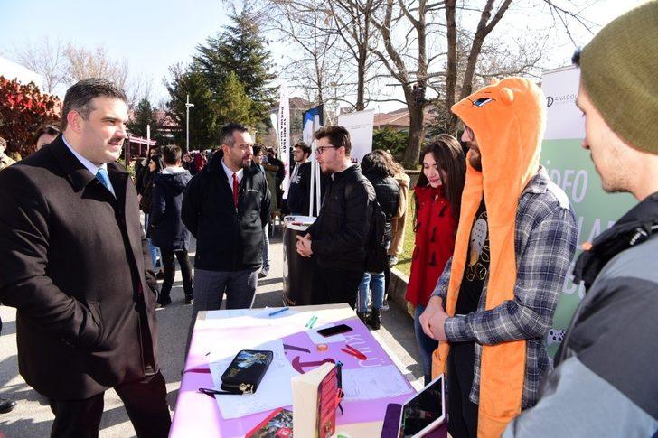 Rektör Çomaklı öğrenci kulüpleri tanıtım stantlarını ziyaret etti G2