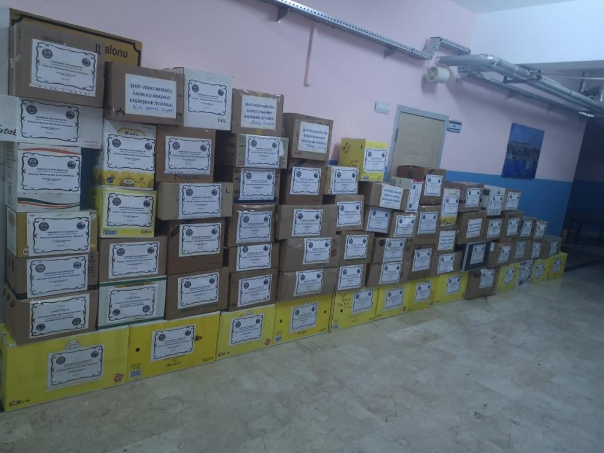 İstanbullu &ccedil;ocuklar Patnos&rsquo;taki kardeşlerini sevindirdi