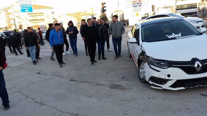 Kulu’da otomobille hafif ticari araç çarpıştı G3