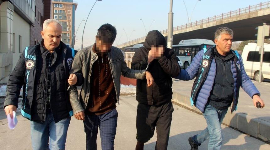 Fırınlardan &ccedil;aldıkları paralarla sigara alan zanlılar tutuklandı