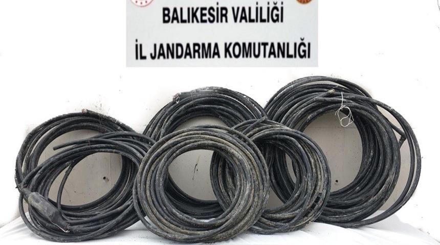 4 bin metre haberleşme kablosunu &ccedil;alan hırsızlar yakalandı