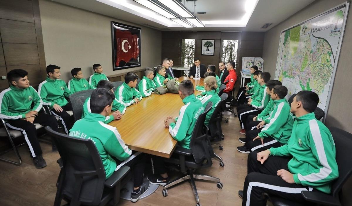 Şampiyonlar teşekk&uuml;r ziyaretinde