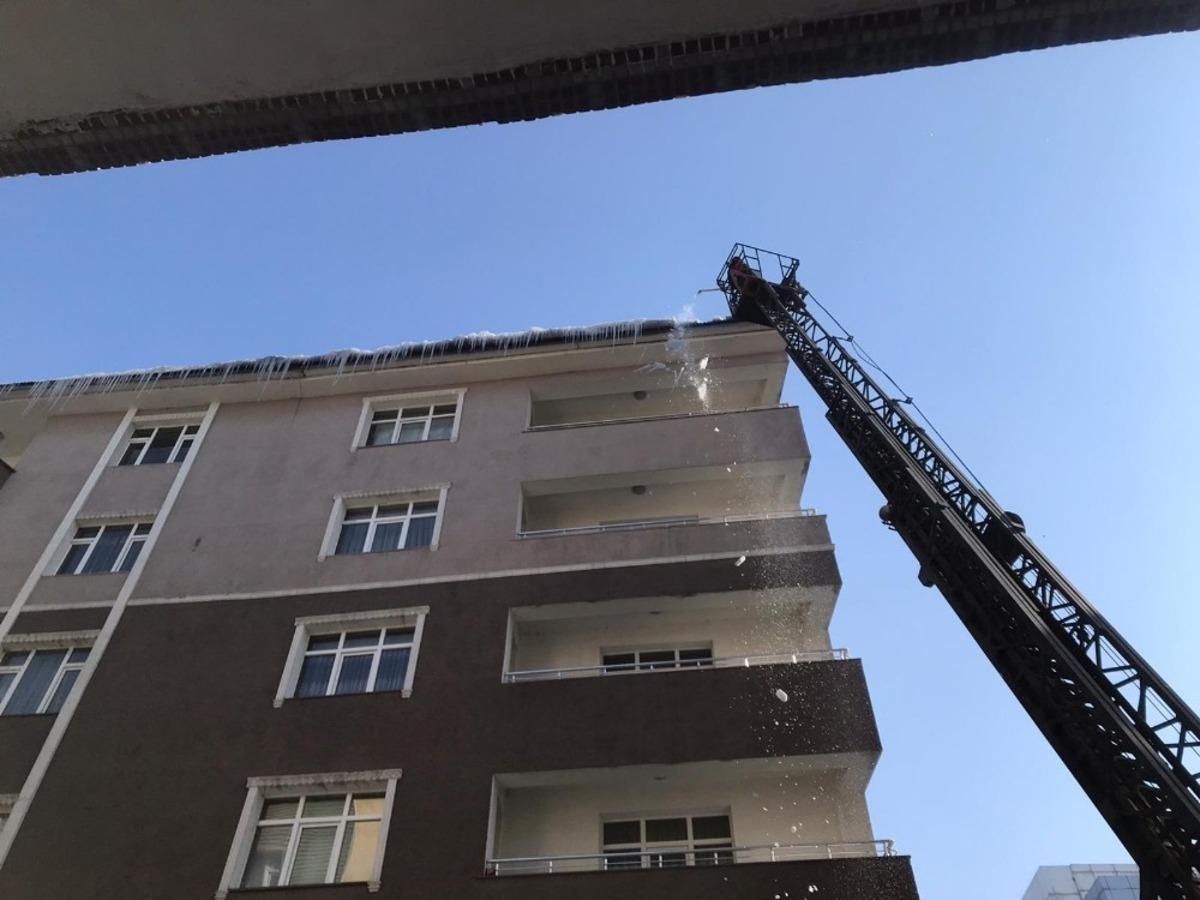 &Ccedil;atılardaki tehlike temizleniyor