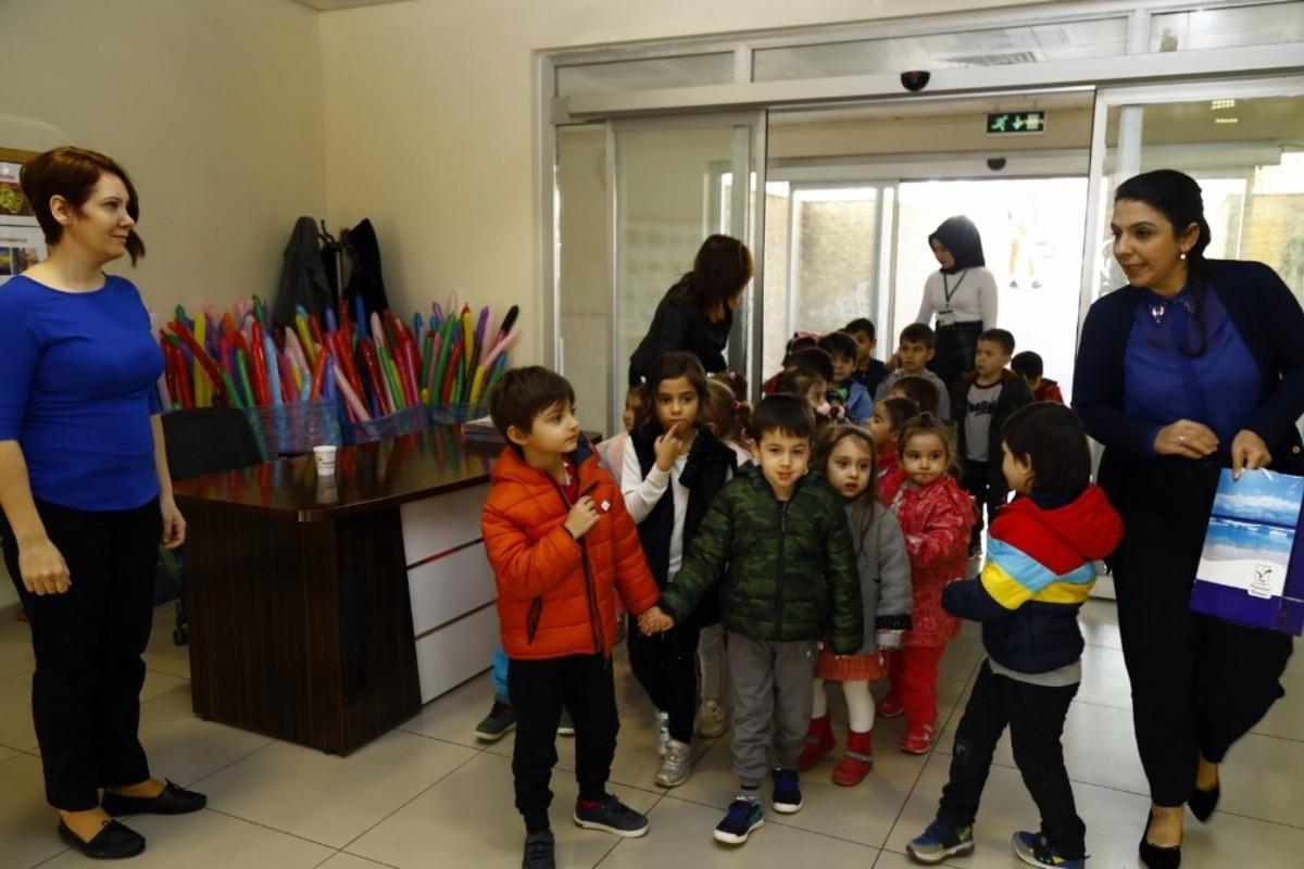 Kreş &ccedil;ocuklarının y&uuml;z&uuml; g&uuml;ld&uuml;