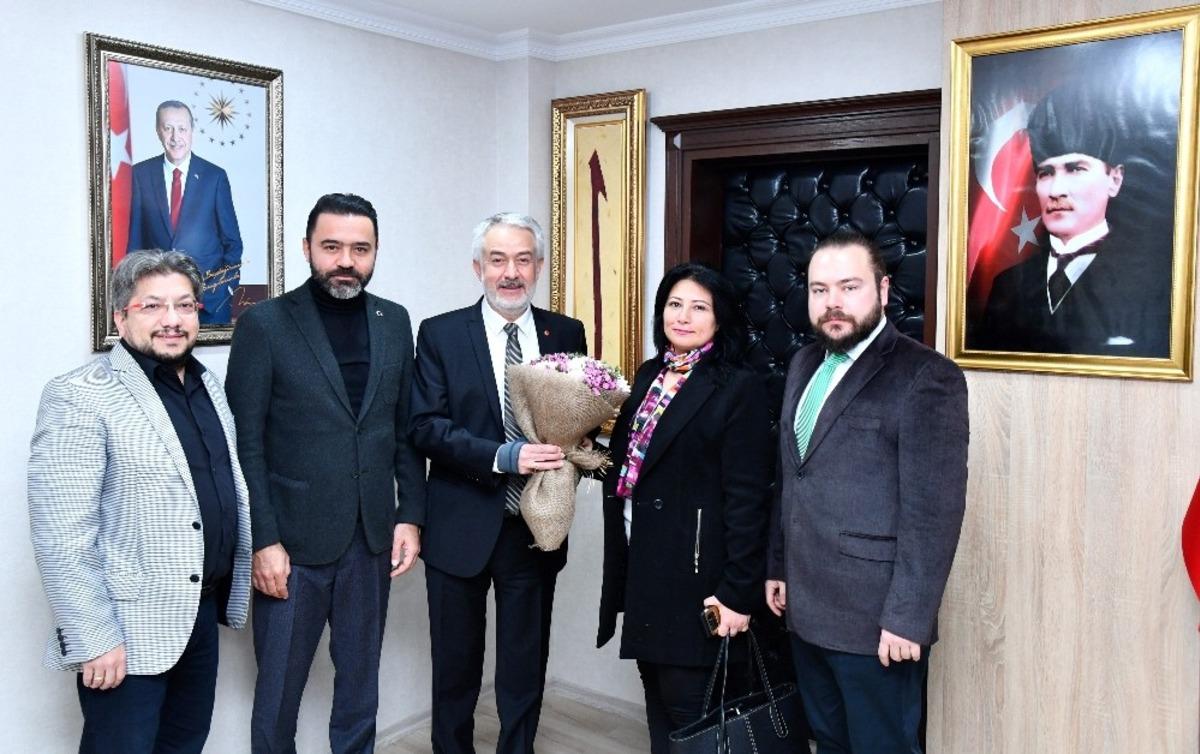 Ispartalı iş insanlarından Başkan Başdeğirmen&rsquo;e &ouml;vg&uuml;