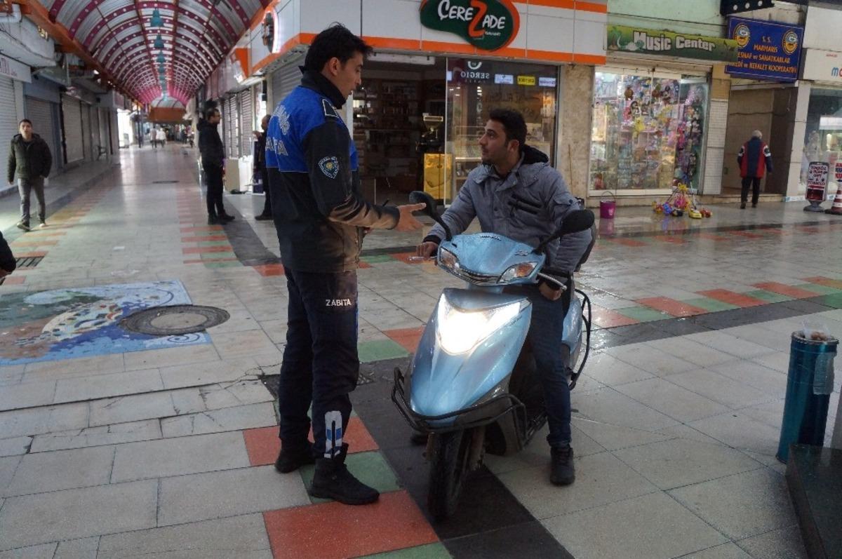 Marmaris zabıtası 390 s&uuml;r&uuml;c&uuml;ye yaptırım uyguladı