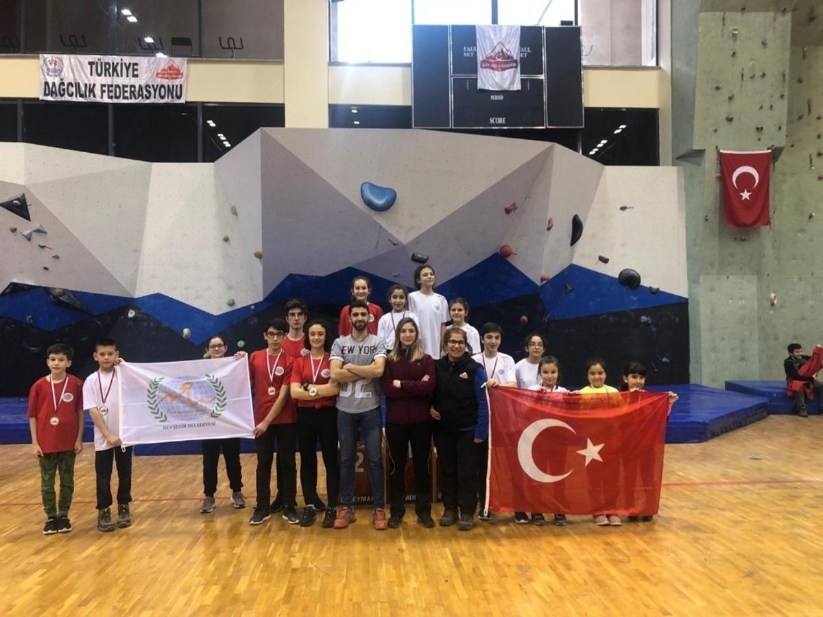Nevşehirli sporcular Isparta&rsquo;dan 10 madalya ile d&ouml;nd&uuml;