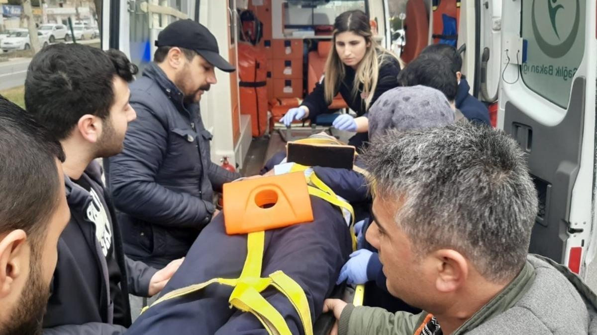 Yayalar i&ccedil;in duran otomobile tır &ccedil;arptı: 1 yaralı