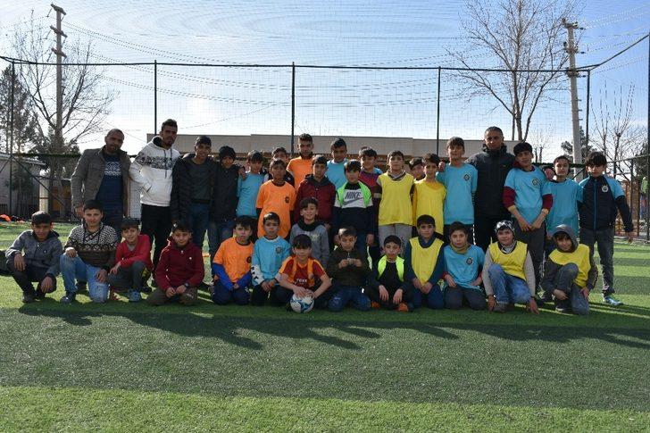 Geleceğin futbolcuları Büyükşehir Belediyesi futbol kurslarında yetişiyor G1