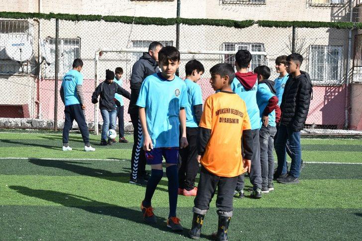 Geleceğin futbolcuları Büyükşehir Belediyesi futbol kurslarında yetişiyor G2