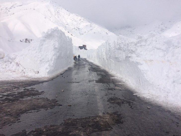 Hakkari-Şırnak kara yoluna çığ düştü G2