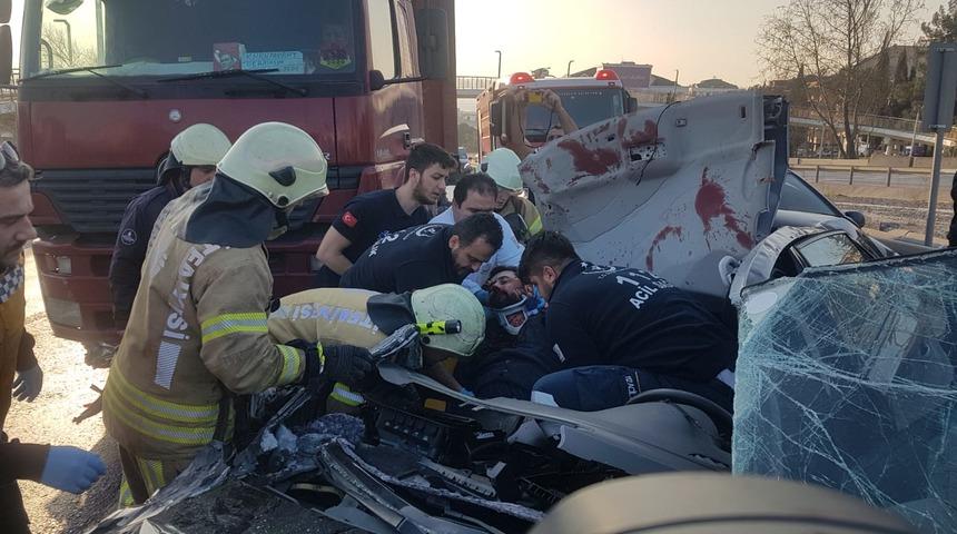 Büyükçekmece D-100'de kaza: 1 ölü, 2 yaralı