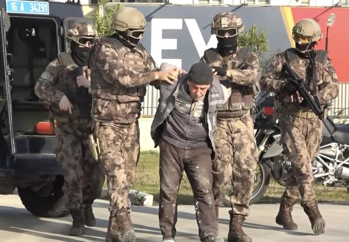 Bursa'da yakalanan IŞİD'li infazcının oğlu da &ouml;rg&uuml;t &uuml;yesi &ccedil;ıktı