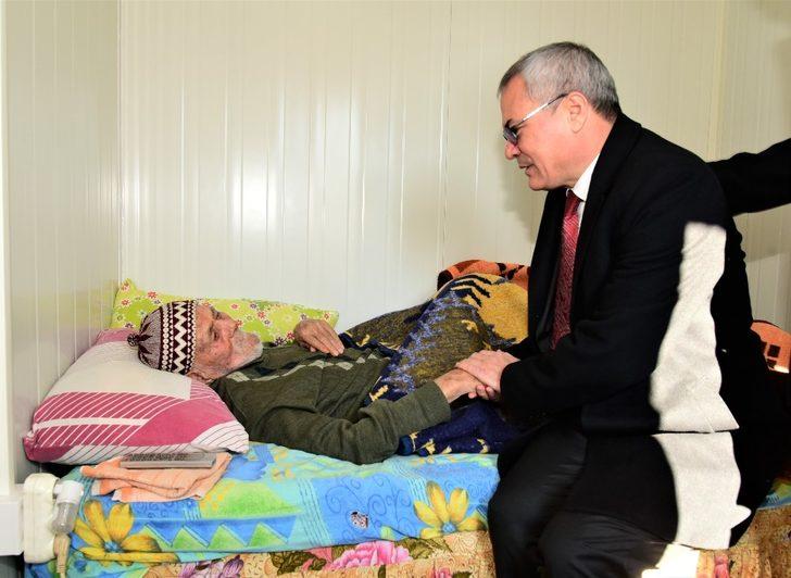 Vali Deniz depremzedelere misafir oldu G1