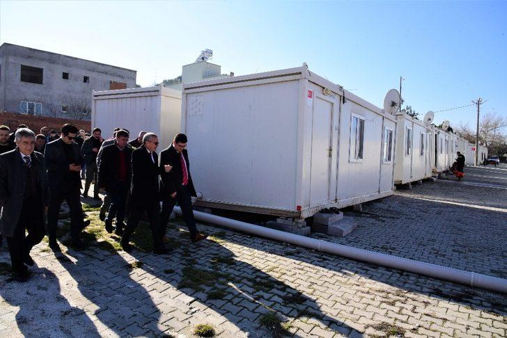 Vali Deniz depremzedelere misafir oldu G2