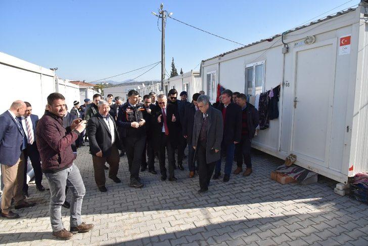 Vali Deniz depremzedelere misafir oldu G3