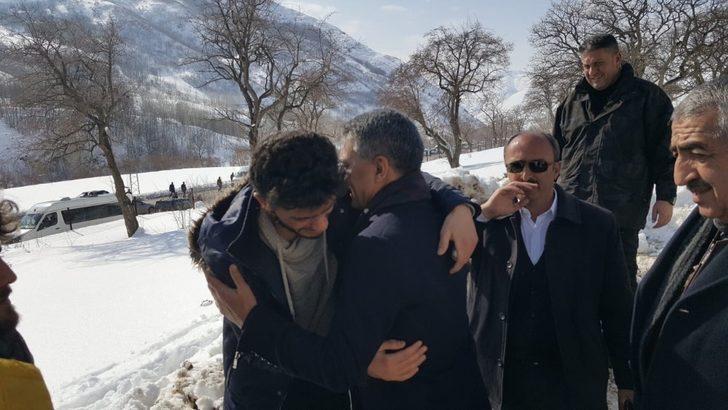 Trafik kazasında hayatını kaybeden aynı aileden 4 kişi toprağa verildi G1