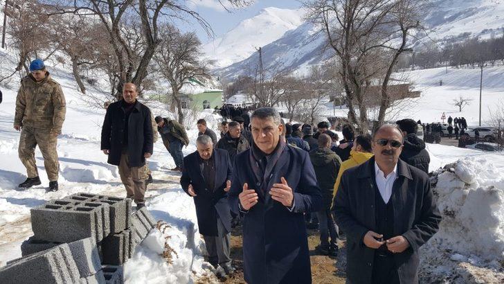 Trafik kazasında hayatını kaybeden aynı aileden 4 kişi toprağa verildi G2