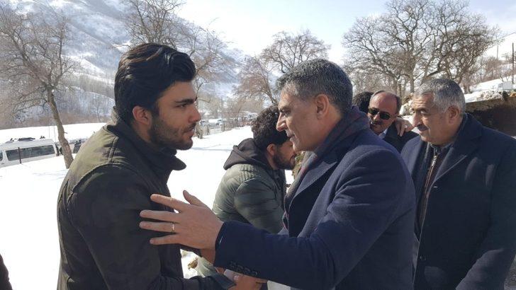 Trafik kazasında hayatını kaybeden aynı aileden 4 kişi toprağa verildi G4